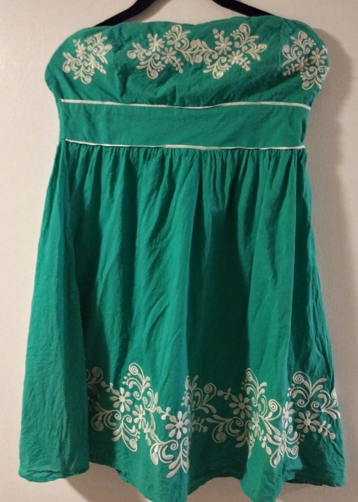 Flying Tomato strapless green dress